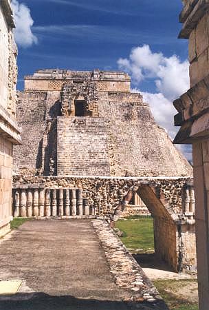 Uxmal12.jpg